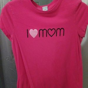 Show Mom how much you love her with this t-shirt